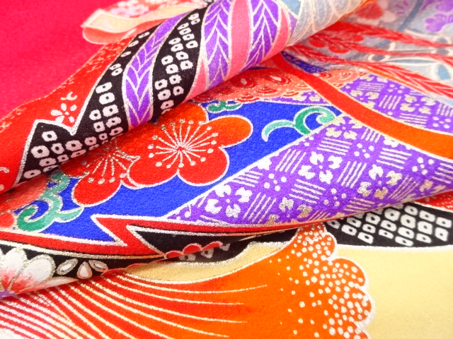  アンティーク　鈴に草花・蝶模様　はぎれ反物